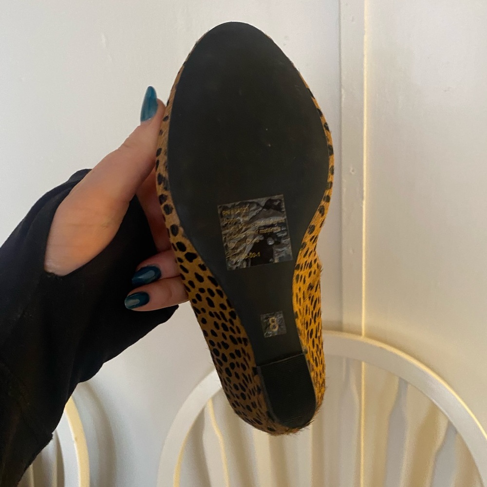 Banana Republic Size 8 Leopard Cheetah Print Genuine Calf Hair Wedge Heel Shoes - Picture 9 of 13